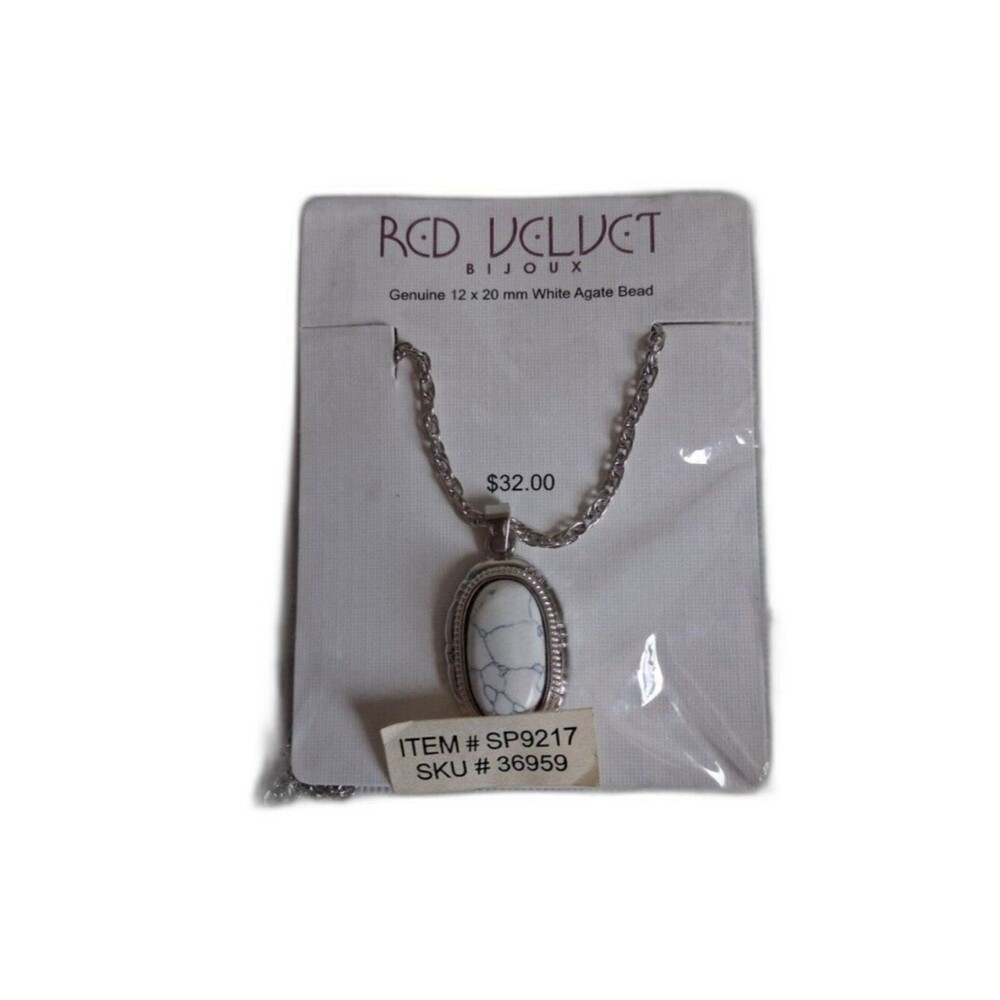 Red Velvet Bijoux Genuine 12 x 20 mm White Agate Bead Pendant Fashion Necklace